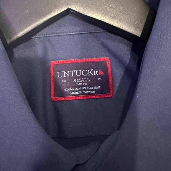 UNTUCKit Wrinkle-Free Performance Gironde Shirt - Small / Slim Fit / Navy - Picture 4 of 5